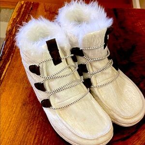 Hey Dude Cozy White Faux Fur Boots